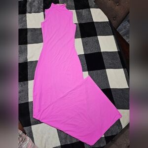 Fits everybody sleeveless mock neck dress